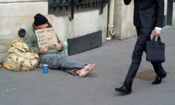 La France compte environ 150.000 sans domicile fixe et près de 9 millions de personnes sous le seuil de pauvreté