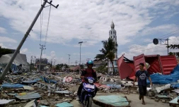 Les rues dévastées de Palu, dans l'île des Célèbes en Indonésie, après un puissant séisme et un tsunami, le 29 septembre 2018