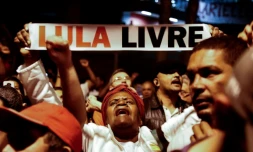 Simpatizantes del expresidente de Brasil Luiz Inacio Lula da Silva piden su liberación el 8 de julio de 2018 en una manifestación en Sao Bernardo do Campo, en el estado de Sao Paulo