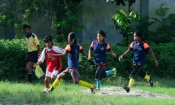 L'équipe féminine de football de Kolsindur à Dacca au Bangladesh le 14 septembre 2015