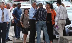 François Caillé au milieu du personnel  du groupe Caillé