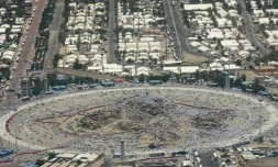 Vue aérienne de pélerins musulmans sur le mont Arafat lors du hajj le 27 juin 2023