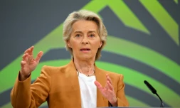 La présidente de la Commission européenne Ursula von der Leyen s'exprime lors d'une conférence de presse à Bruxelles le 4 septembre 2024