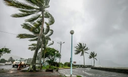 Rafales de vent sur le littoral de Mahébourg provoquées par le cyclone Belal,  le 15 janvier 2024 à l'île Maurice
