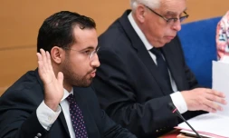 Alexandre Benalla, ex-collaborateur du président Emmanuel Macron, prêtant serment au début de son audition, le 19 septembre 2018, par le Sénat à Paris.