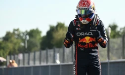 Le pilote de Formule 1 néerlandais Max Verstappen (Red Bull) après avoir réalisé la pole-position lors des qualifications du Grand Pix d'Italie sur le circuit de Monza le 6 septembre 2025.
