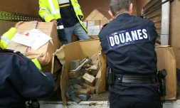 Cinq douaniers ont été placés en garde à vue lundi à Paris en lien avec une affaire de stupéfiants