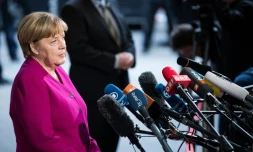 La chancelière allemande Angela Merkel s'exprime devant la presse avant une réunion politique le 7 janvier 2018, à Berlin