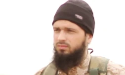 Capture d'écran d'une vidéo de propagande diffusée le 17 novembre 2014 par al-Furqan Media montrant le Français Maxime Hauchard également connu sous le nom d'Abu Abdallah al-Faransi