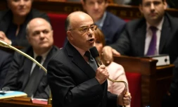 Bernard Cazeneuve lors des questions au gouvernement le 7 décembre 2016 à l'Assemblée nationale à Paris
