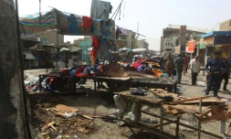 Des policiers irakiens sur les lieux d'un attentat à la bombe, le 17 septembre 2015 à Bagdad