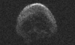 Image fournie par la Nasa le 30 octobre 2015 de l'astĂ©roĂŻde 2015 TB145, une comĂšte morte ressemblant Ă©trangĂšrement Ă une tĂȘte de mort, qui doit frĂŽler la Terre samedi