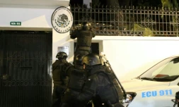 La police Ă©quatorienne fait irruption dans l'ambassade mexicaine Ă Quito pour y arrĂȘter l'ancien vice-prĂ©sident Jorge Glas le 5 avril 2024