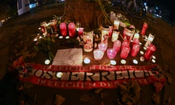 Des fleurs, des bougies et des messages sur le site de l'attentat à Vienne, le 3 novembre 2020