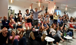 Au bureau on travaille "un peu quand même" à la société Rakuten lors de la qualification de la France en demi finale du Mondial le 6 juillet 2018