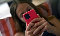 Un avis de l'Agence nationale de sécurité sanitaire (Anses) a clairement alerté sur le danger des réseaux sociaux pour la santé mentale des adolescents, pointe Laure Miller
