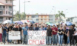 Manifestation pour la levée des barrages en Guyane par une association demandant la liberté de circuler, le 11 avril 2017 à Kourou