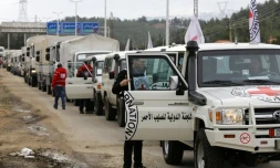 Un convoi d'aide humanitaire en attente dans les environs de la ville assiégée de Madaya, le 11 janvier 2016 en Syrie