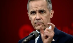 Mark Carney, le favori pour remplacer Justin Trudeau au poste de premier ministre du Canada, lors d'un débat le 24 février 2025 à Montréal