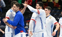 Les joueurs de l'équipe de France rassurés après leur victoire contre le Monténégro à l'Euro à Budapest, le 24 janvier 2022 