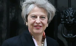 La Première ministre Theresa May devant le 10 Downing Street, le 23 février 2017 à Londres