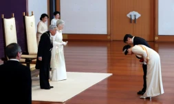 Le futur empereur du Japon, le prince héritier Naruhito, et son épouse, la princesse Masako, s'inclinent devant l'empereur Akihito et l'impératrice Michiko, le 1er janvier 2019 au Palais impérial de Tokyo