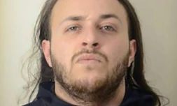 Badiss Mohamed Amide Bajjou, un Franco-Marocain de 24 ans arrêté au Maroc, soupçonné d'avoir commandité une série d'enlèvements visant des entrepreneurs du secteur des cryptomonnaies en France - photographie obtenue le 4 juin 2025 par Interpol