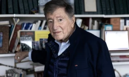 Le professeur Etienne-Emile Baulieu, dans son bureau à l'hôpital de Kremlin-Bicêtre, le 17 mars 2023