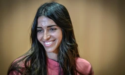 Zarie Sibony, une des deux caissières de l'Hyper Cacher de la porte de Vincennes, lors d'un entretien avec des journalistes, le 18 septembre 2020 au tribunal de Paris