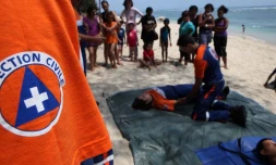 Mercredi 20 octobre 2010 - Démonstration sur la plage de l'Ermitage de la protection civile aux gestes qui sauvent (Photos Julie Fioretti)