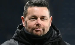 Pierre Sage, l'entraîneur de Lens, à lissue du match de Ligue 1 remporté à Angers le 30 novembre 2025 au stade Raymond-Kopa