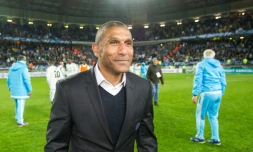 Le nouvel entraîneur de Marseille Franck Passi sourit après la qualification de son équipe en finale de la Coupe de France au détriment de Sochaux à Auguste-Bonal, le 20 avril 2016