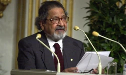 L'écrivain britannique V.S. Naipaul, ici lors de son discours après son prix Nobel de littérature, à Stockholm le 7 décembre 2001