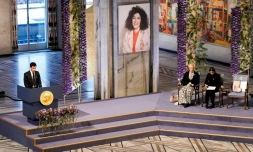 Un fauteuil vide surmonté du portrait de Narges Mohammadi, le 10 décembre 2023 pour la remise de son prix Nobel de la paix à Oslo
