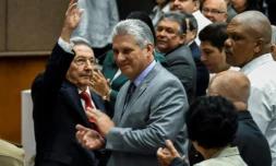 Raul Castro et le numéro deux de l'exécutif cubain Miguel Diaz-Canel à l'Assemblée nationale, à la Havane le 18 avril 2018