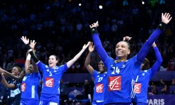 Les joueuses de l'équipe de France de hand, championnes du monde et d'Europe, le 16 décembre 2018 à Paris