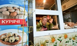 La marchande d'oeufs, Nataliya Morhoun, sur le marché de Boutcha, en Ukraine, le 22 mai 2022