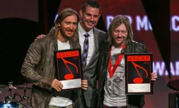 David Guetta (g) et Fred Riester (d) reçoivent ensemble un prix aux ASCAP Awards à Hollywood en 2013