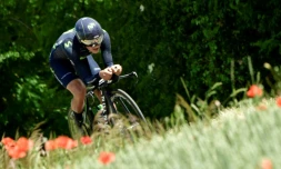 L'Equatorien Richard Carapaz pendant la 4e étape du Critérium du Dauphiné le 7 juin 2017 entre La Tour-du-Pin et Bourgoin-Jallieu