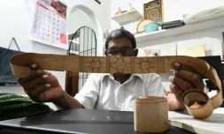 L'astrologue Dayasena Athukorale le 13 avril 2022 Ă Makola, prĂšs de Colombo