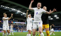 Les Anglaises Rachel Daly, Millie Bright, Ellen White et Hannah Hampton célÚbrent leur victoire écrasante face à la NorvÚge en phase de poule de l'Euro-2022, le 11 juillet 2022 à Brighton