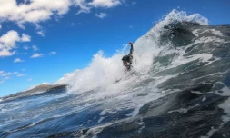 Neels Havenga pratique le bodysurf, le 24 février 2021 à Noordhoek prÚs du Cap en Afrique du Sud