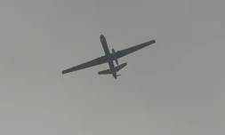 Un drone survole l'aéroport de Kaboul, en Afghanistan, le 31 août 2021.