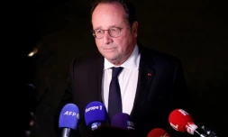 L'ancien président François Hollande fait une déclaration à la presse après son entretien avec le président Emmanuel Macron à l'Elysée, le 6 mars 2024 à Paris