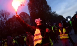 Un gilet jaune sur les Champs Elysées le 24 novembre 2018 à Paris