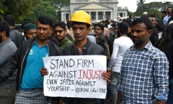 Des manifestants se rassemblent malgré une interdiction pour protester contre la nouvelle loi sur la citoyenneté en Inde qu'ils jugent discriminatoire envers les musulmans, à Bangalore le 19 décembre 2019