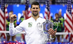La légende serbe Novak Djokovic aprÚs sa victoire en finale de l'US Open, son 24e titre du Grand Chelem, le 10 septembre 2023 à New York