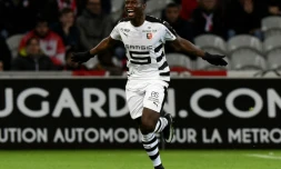L'attaquant français d'origine camerounaise Paul-Georges Ntep célèbre un but pour Rennes face à Lille, le 21 décembre 2016 au stade Pierre-Mauroy
