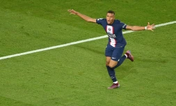 L'attaquant du PSG Kylian Mbappé célèbre son 2e but lors d'une rencontre contre la Juventus de Turin en Ligue des Champions au Parc des Princes le 6 septembre 2022
