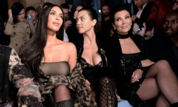 De gauche: KIm Kardashian, Kourtney Kardashian et leur mÚre Kris Jenner lors d'un défilé à Paris, le 29 septembre 2016